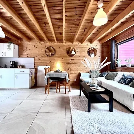 Do Wynajecia 度假居 *